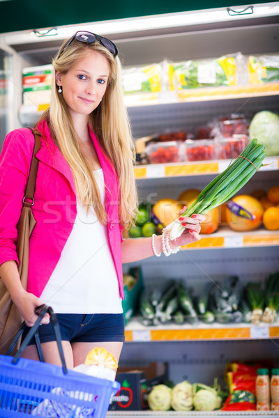 Schönen Warenkorb Lebensmittelgeschäft Farbe Frau Stock foto © lightpoet