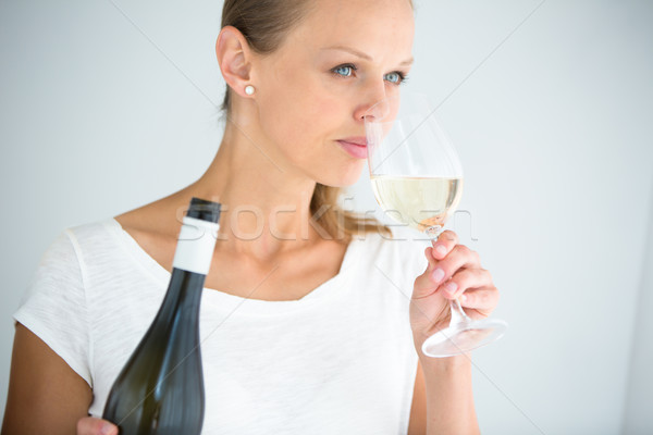 Herrlich Glas Wein trinken sip Stock foto © lightpoet