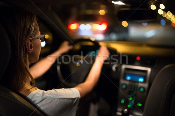 Weiblichen Laufwerk fahren Auto Nacht seicht Stock foto © lightpoet