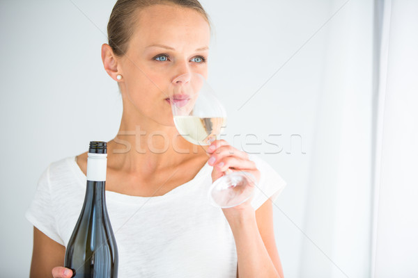 年輕女子 玻璃 酒 喝 啜 商業照片 © lightpoet