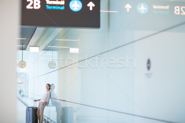 Fiatal női repülőtér vár üzlet nő Stock fotó © lightpoet
