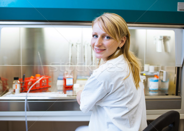 Foto stock: Retrato · feminino · investigador · pesquisa · lab · cor