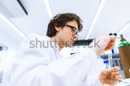 Mężczyzna badacz na zewnątrz badania naukowe laboratorium Zdjęcia stock © lightpoet