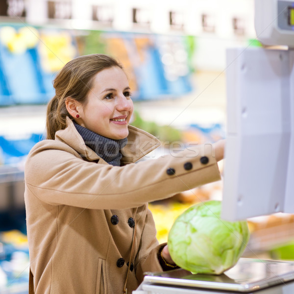 [[stock_photo]]: Belle · jeune · femme · Shopping · fruits · légumes · produire