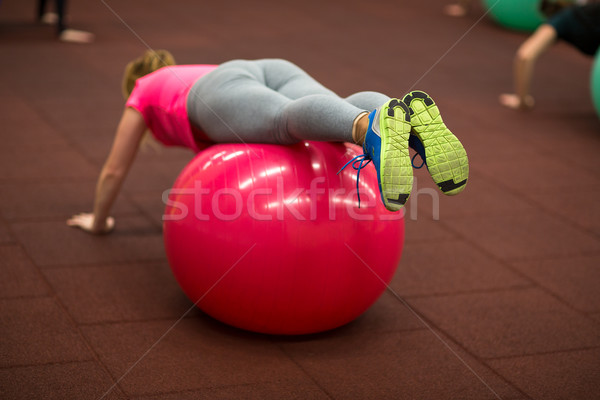 Grup de oameni pilates clasă sală de gimnastică fitness Imagine de stoc © lightpoet