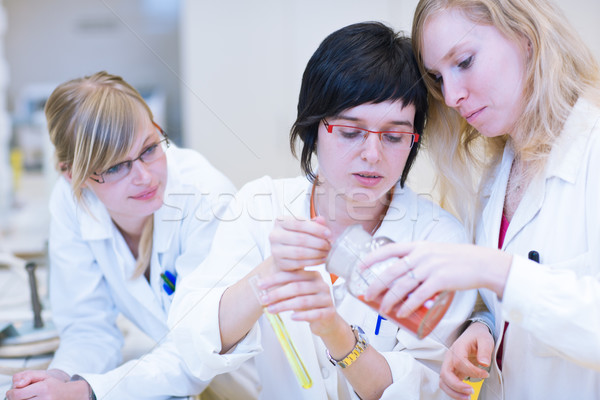 Vrouwelijke onderzoeker uit onderzoek chemie Stockfoto © lightpoet