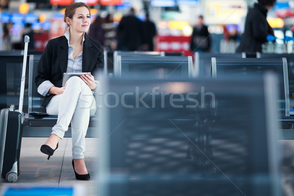 Jungen weiblichen Flughafen Tablet-Computer warten Flug Stock foto © lightpoet