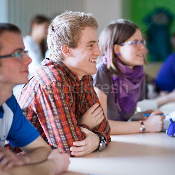 Stock foto: Jungen · gut · aussehend · Sitzung · Klassenzimmer · voll