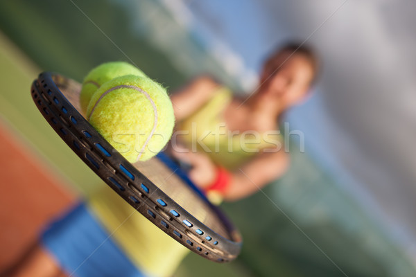 Stockfoto: Mooie · jonge · vrouwelijke · tennisspeler · tennisbaan · ondiep