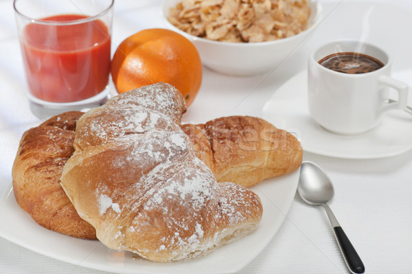 Kontinentális reggeli friss croissant kávé narancslé gabonapehely Stock fotó © limpido