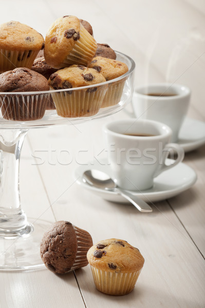 Muffin bandeja pequeño variedad mesa de madera Foto stock © limpido
