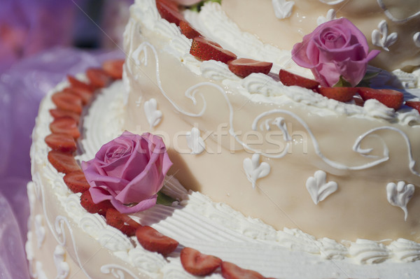 Pastel de bodas primer plano decorado aumentó fresas boda Foto stock © limpido