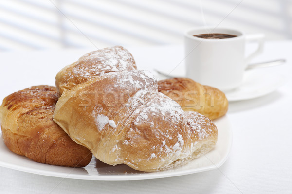 Desayuno frescos panadería croissants taza café Foto stock © limpido