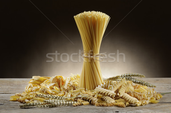 Pasta variedad mesa de madera orejas trigo fondo Foto stock © limpido