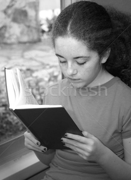 閱讀 窗口 光 年輕的女孩 教會 黑色 商業照片 © lisafx