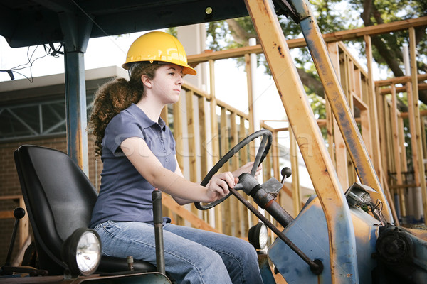 Foto stock: Escavadeira · jovem · feminino · construção · aprendiz