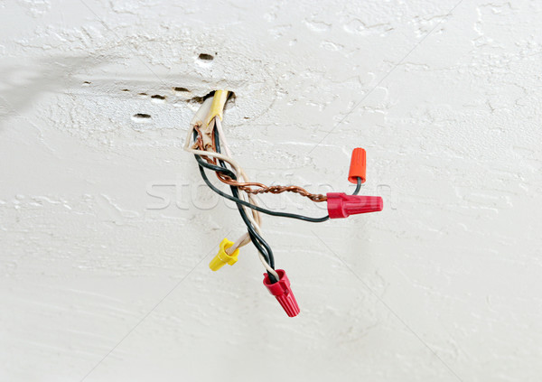 Ausgesetzt elektrischen Drähte Loch Decke Code Stock foto © lisafx