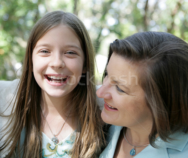 Foto stock: Madre · hija · hermosa · nina · riendo · madres