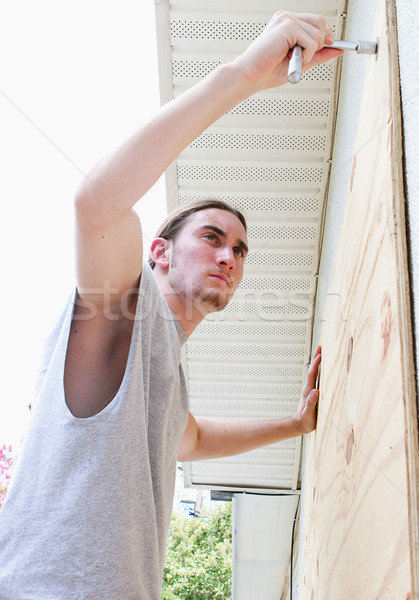 Katastrofa gotowy sklejka Windows człowiek domu Zdjęcia stock © lisafx
