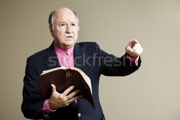 Poważny minister kościoła pokój tekst Biblii Zdjęcia stock © lisafx