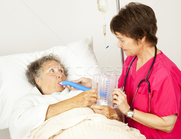 Respiratie exercita spital asistentă senior pacient Imagine de stoc © lisafx