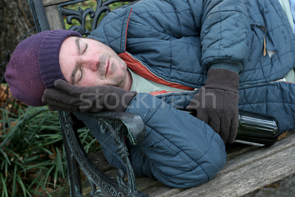 Hajléktalan férfi park pad közelkép alszik Stock fotó © lisafx