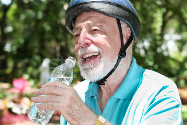 Aktywny starszy napojów wody człowiek Zdjęcia stock © lisafx