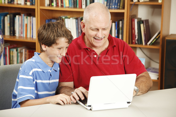 Familia ordenador tiempo hijo de padre biblioteca Foto stock © lisafx