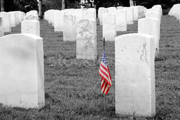 Soldados grave seletivo bandeira americana militar cemitério Foto stock © lisafx