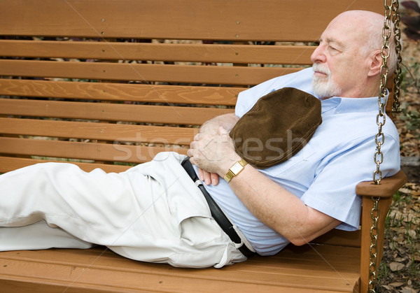 Starszy człowiek drzemka parku huśtawka Zdjęcia stock © lisafx