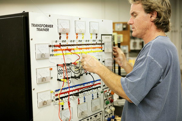 Elektronika képzés felnőttoktatás diák tanul transzformátor Stock fotó © lisafx