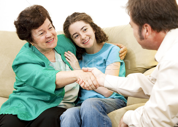 Mom teen Berater Mutter teen girl schütteln sich die Hände Stock foto © lisafx