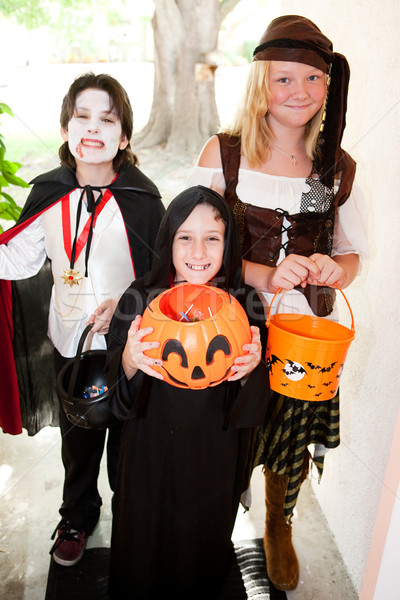 Trei copii truc copii halloween Imagine de stoc © lisafx