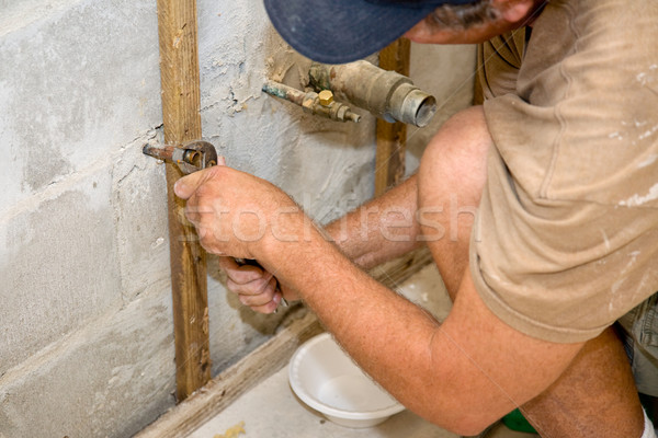 Klempner arbeiten Mutter Wasser Rohr Schüssel Stock foto © lisafx