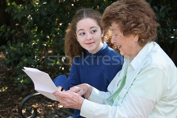 Nonna condivisione saggezza giovane ragazza compiti per casa Foto d'archivio © lisafx