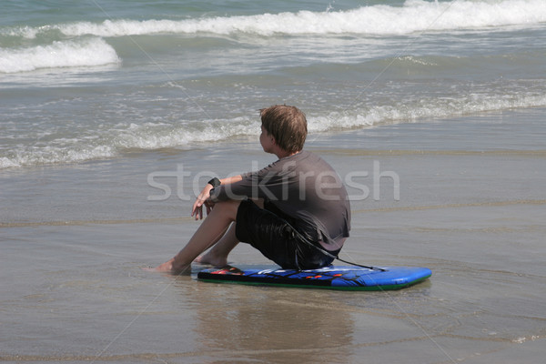 Néz árapály fiú ül tábla zsemle Stock fotó © lisafx