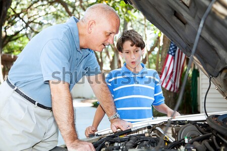 Festsetzung Auto Vater Sohn überprüfen Stock foto © lisafx