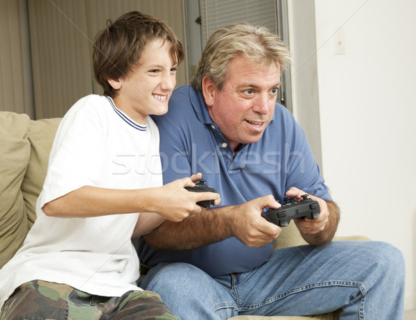 Foto stock: Videojuegos · diversión · padre · tío · jugando · videojuegos