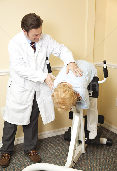 Stock foto: Chiropraktiker · Physiotherapie · Senior · Frau · zurück · Probleme