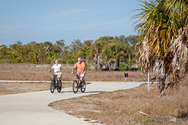 Aktif yaşlılar aktif binicilik bisikletler Stok fotoğraf © lisafx