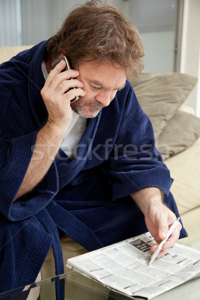 Bezrobotny patrząc pracy człowiek telefonu Zdjęcia stock © lisafx