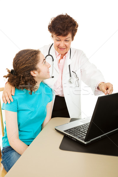 Frauenarzt teen Patienten Arzt Computer Testergebnisse Stock foto © lisafx