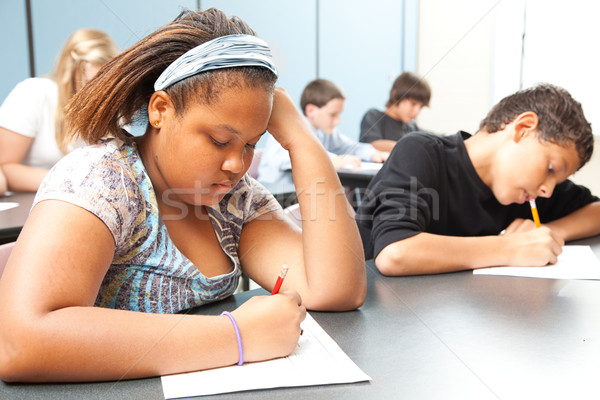 Studenţi testarea sală de clasă Imagine de stoc © lisafx