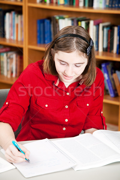 Biblioteki teen girl badań dziewczyna student Zdjęcia stock © lisafx