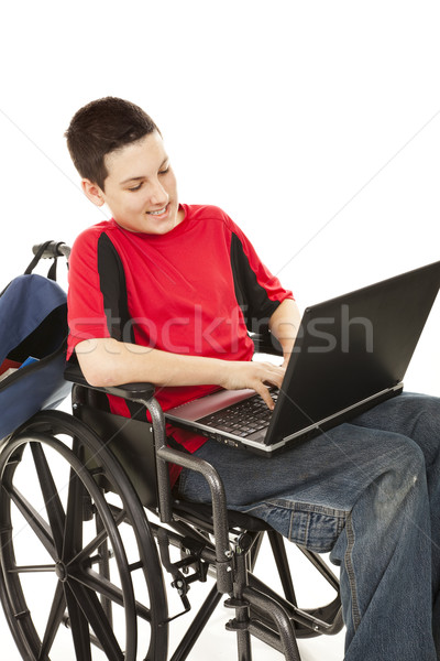 Foto d'archivio: Disabili · teen · ragazzo · utilizzando · il · computer · portatile · sedia · a · rotelle