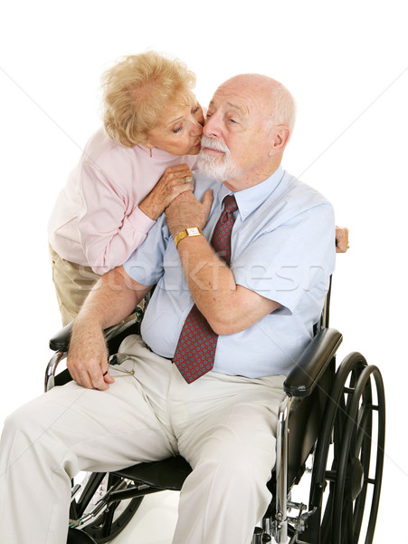 Devotat senior om scaun rulant sărut Imagine de stoc © lisafx