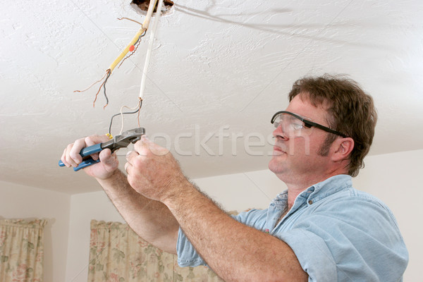 Eletricista arame separado fios trabalhar código Foto stock © lisafx