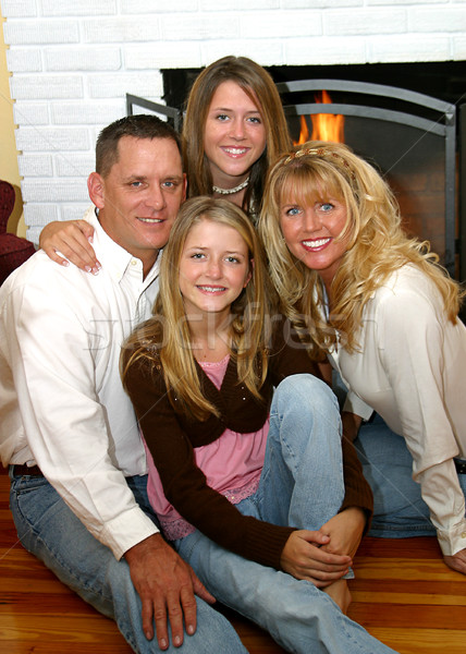 Stock foto: Glückliche · Familie · home · anziehend · Sitzung · Kamin · Frau