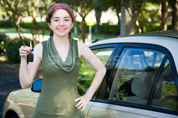 Coche nuevo bastante muchacha adolescente claves nina Foto stock © lisafx