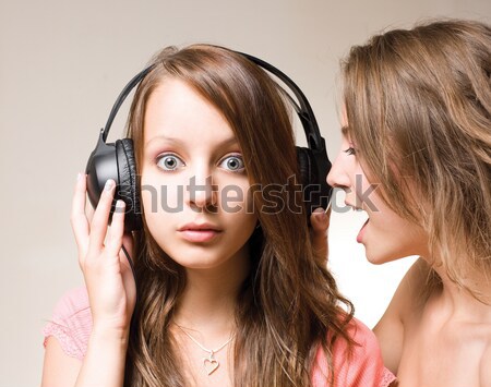 [[stock_photo]]: Musique · deux · brunette · filles · une